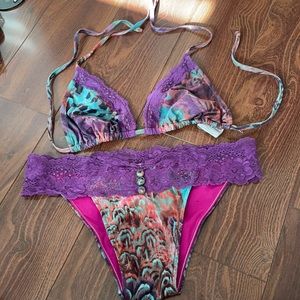 Beach Bunny NWOT bikini size XL